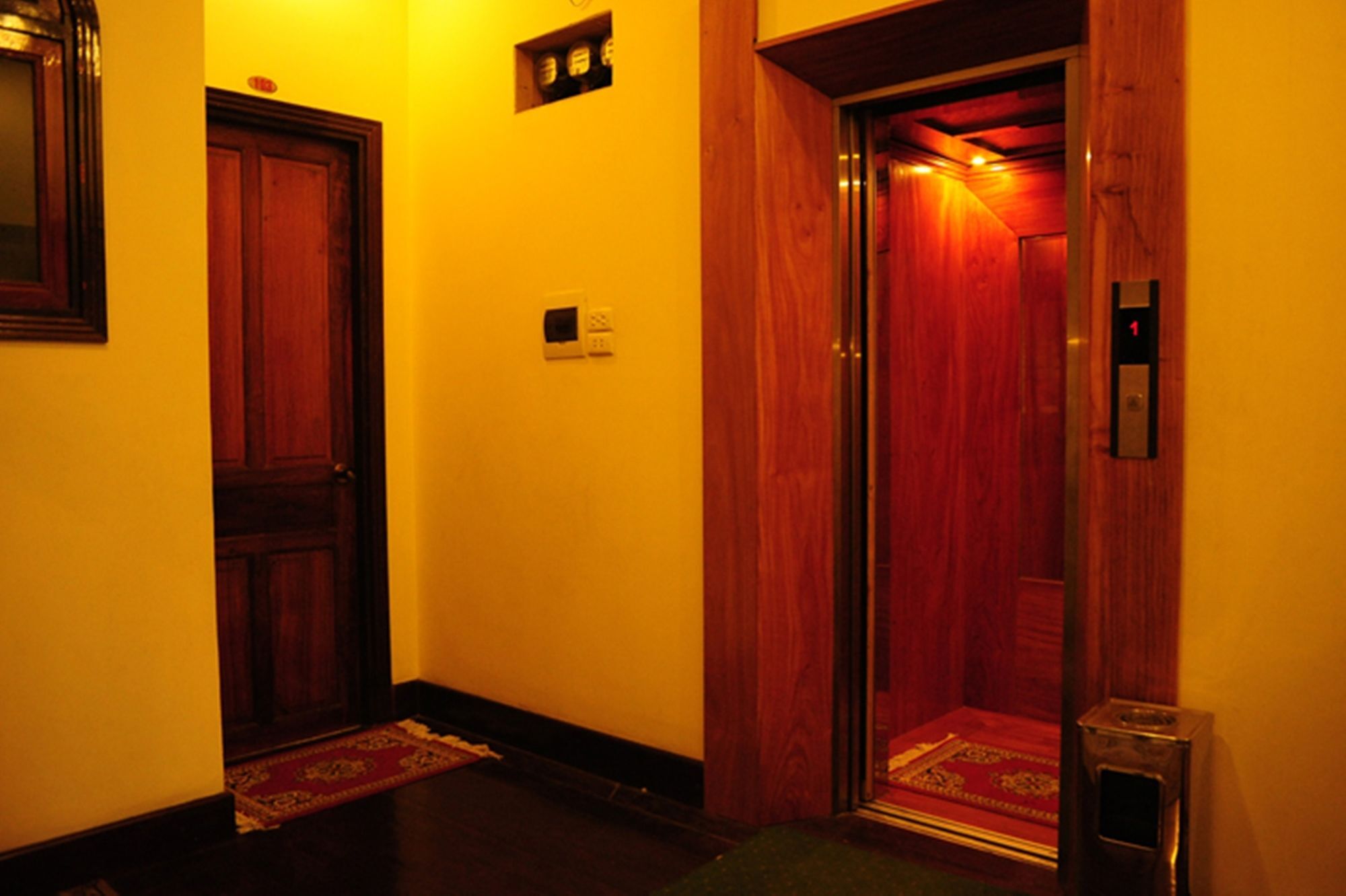 Khách sạn Giang Thanh 2*